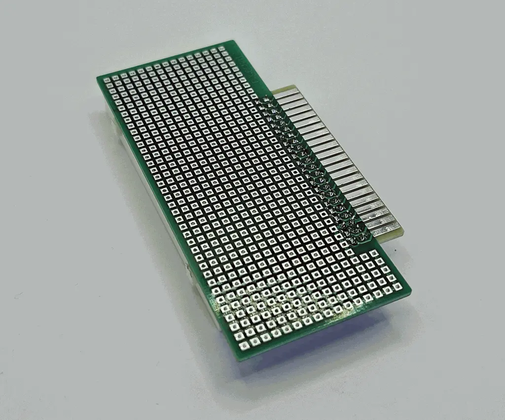 a_one_board_prototyping_apple1_replica_breadbord.webp