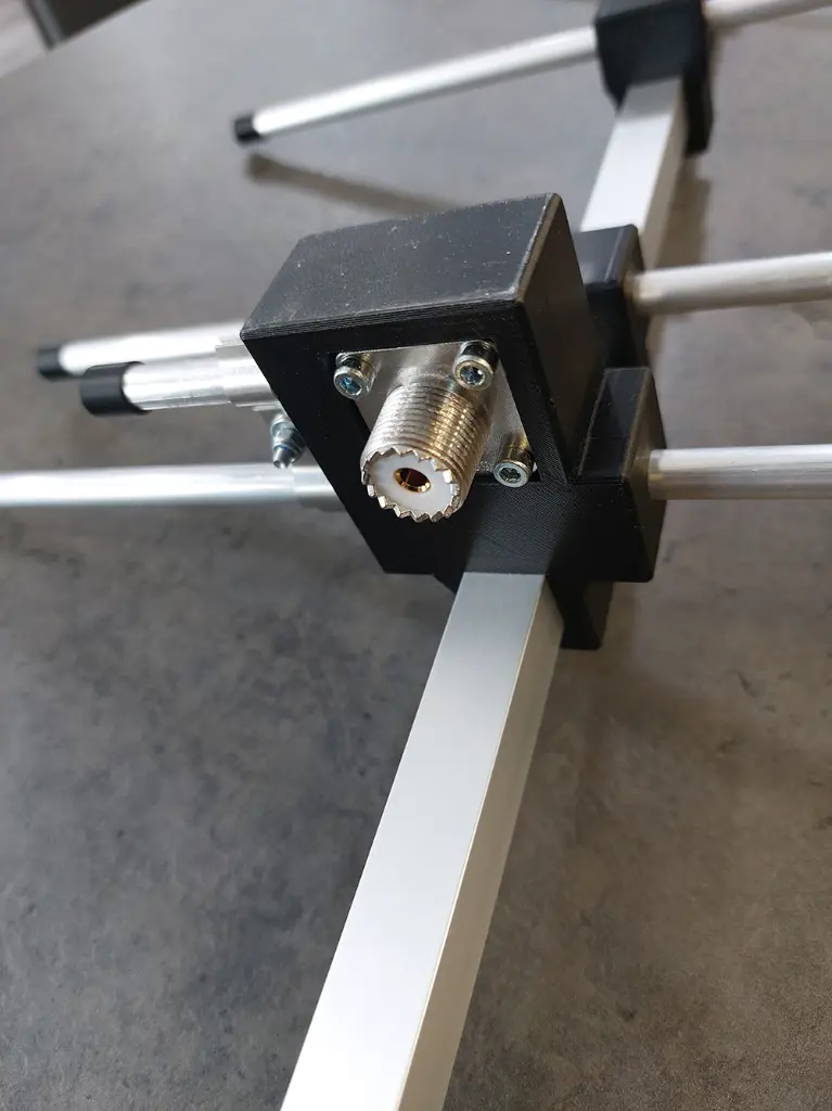 rru_miyagi_antenna_5_elements_adjustable_connector.webp